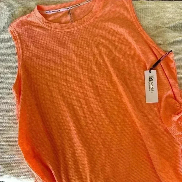 Calvin Klein - Picture 1 of 4